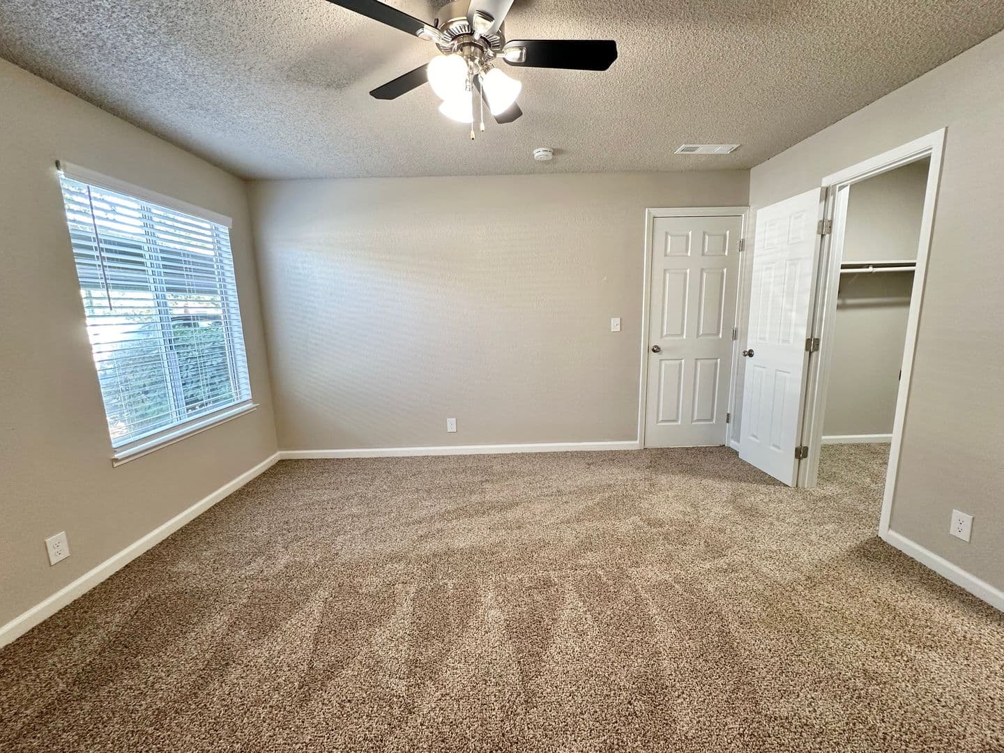 Clovis Apartment: 400 West Gettysburg Avenue