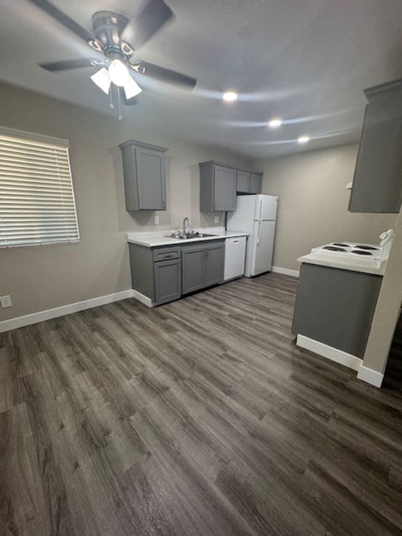 Woodland Apartment: 1180 Matmor Road