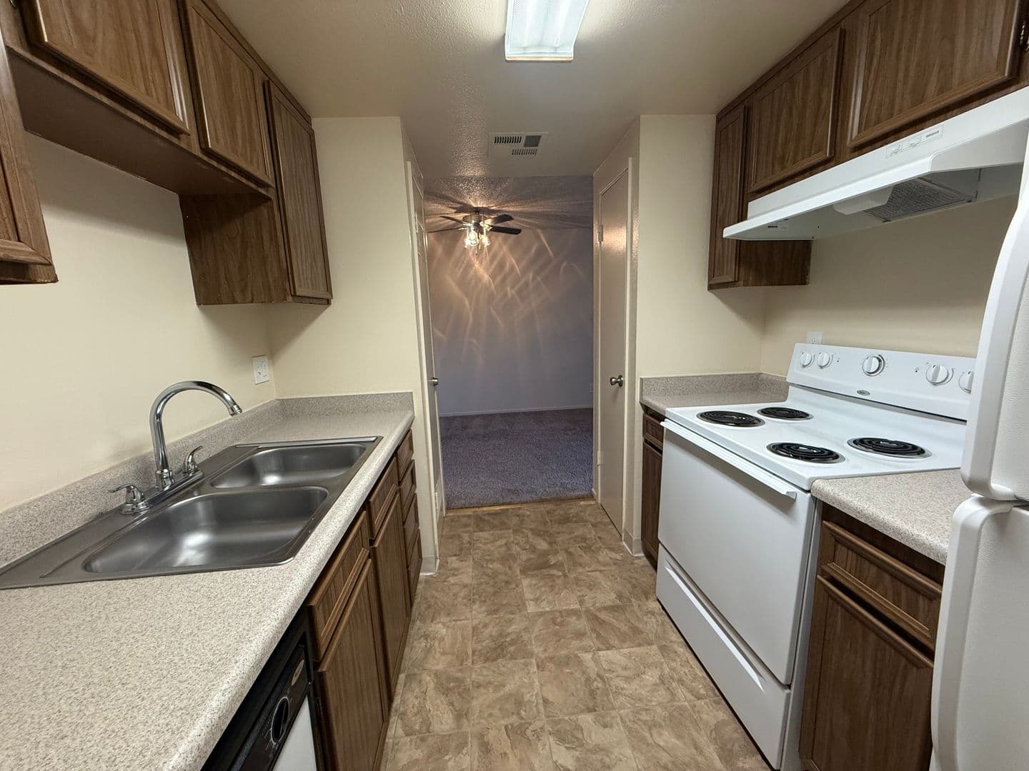 Clovis Apartment: 400 West Gettysburg Avenue
