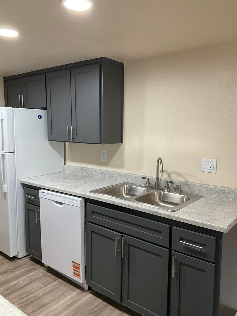 Visalia Apartment: 2901 East Stewart Ave