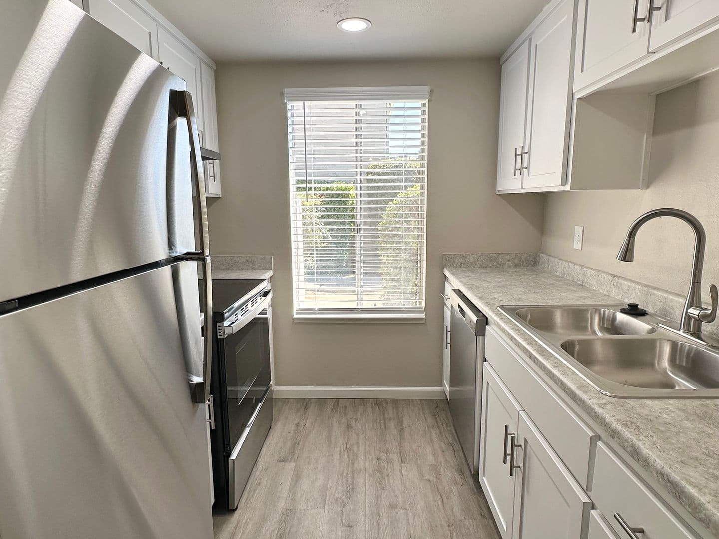 Clovis Apartment: 400 West Gettysburg Avenue