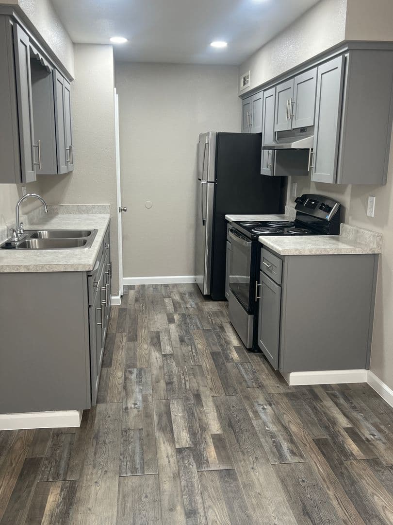 Reedley Apartment: 683 North Haney Avenue