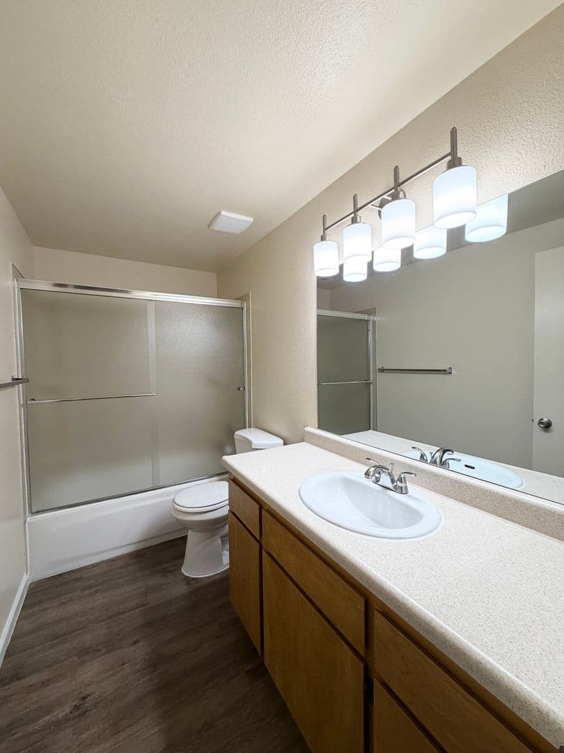 Clovis Apartment: 400 West Gettysburg Avenue
