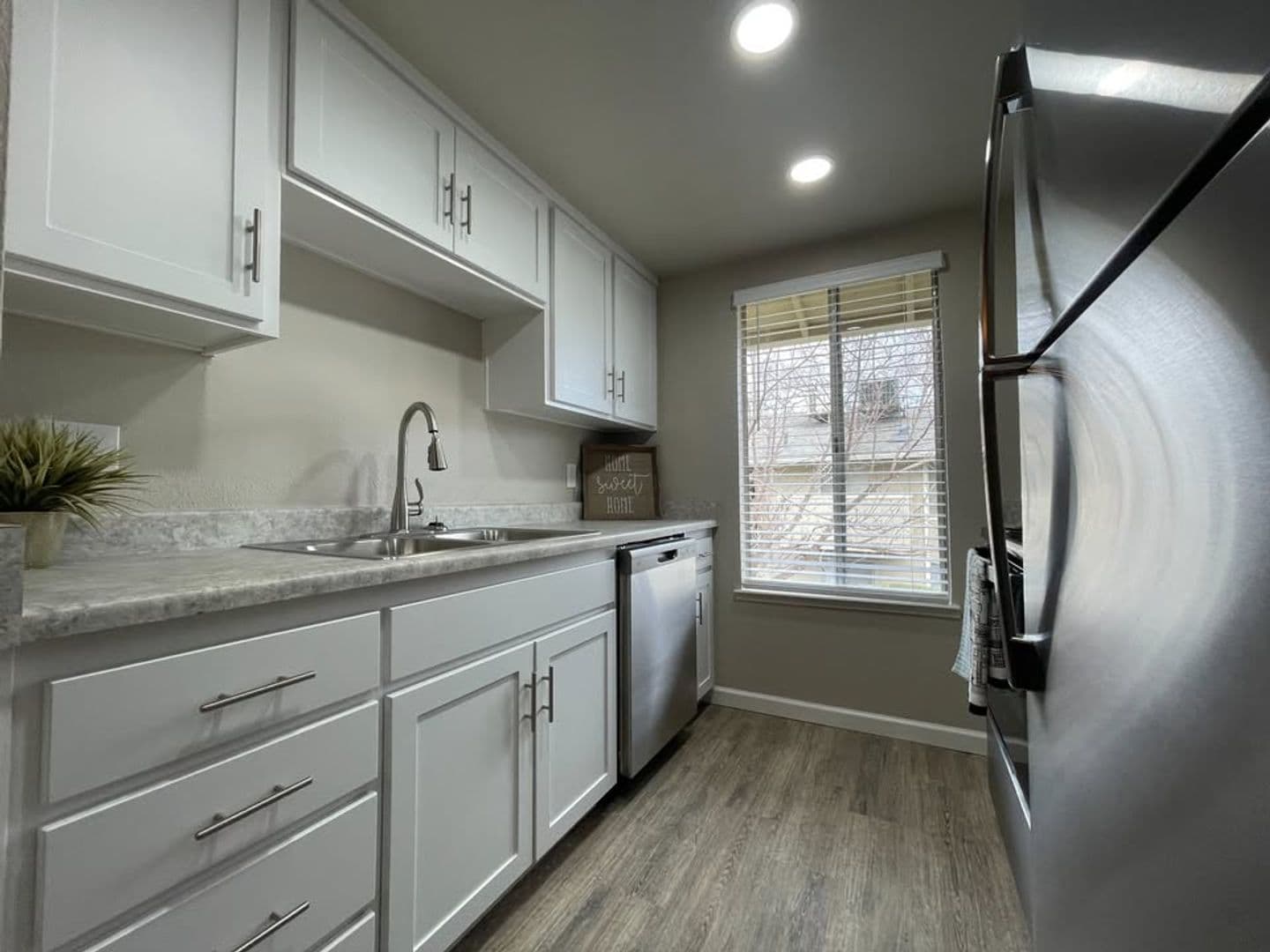 Clovis Apartment: 400 West Gettysburg Avenue