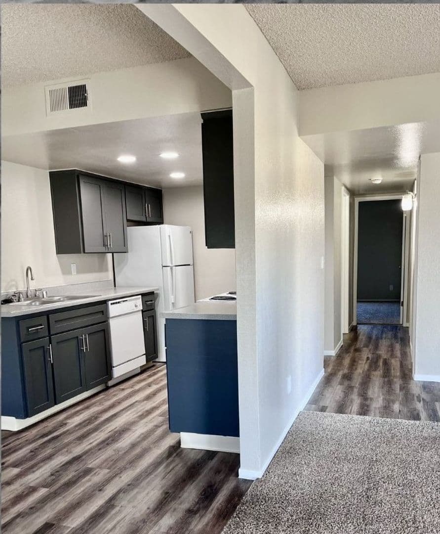 Visalia Apartment: 2901 East Stewart Ave