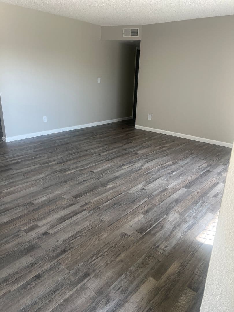Reedley Apartment: 683 North Haney Avenue