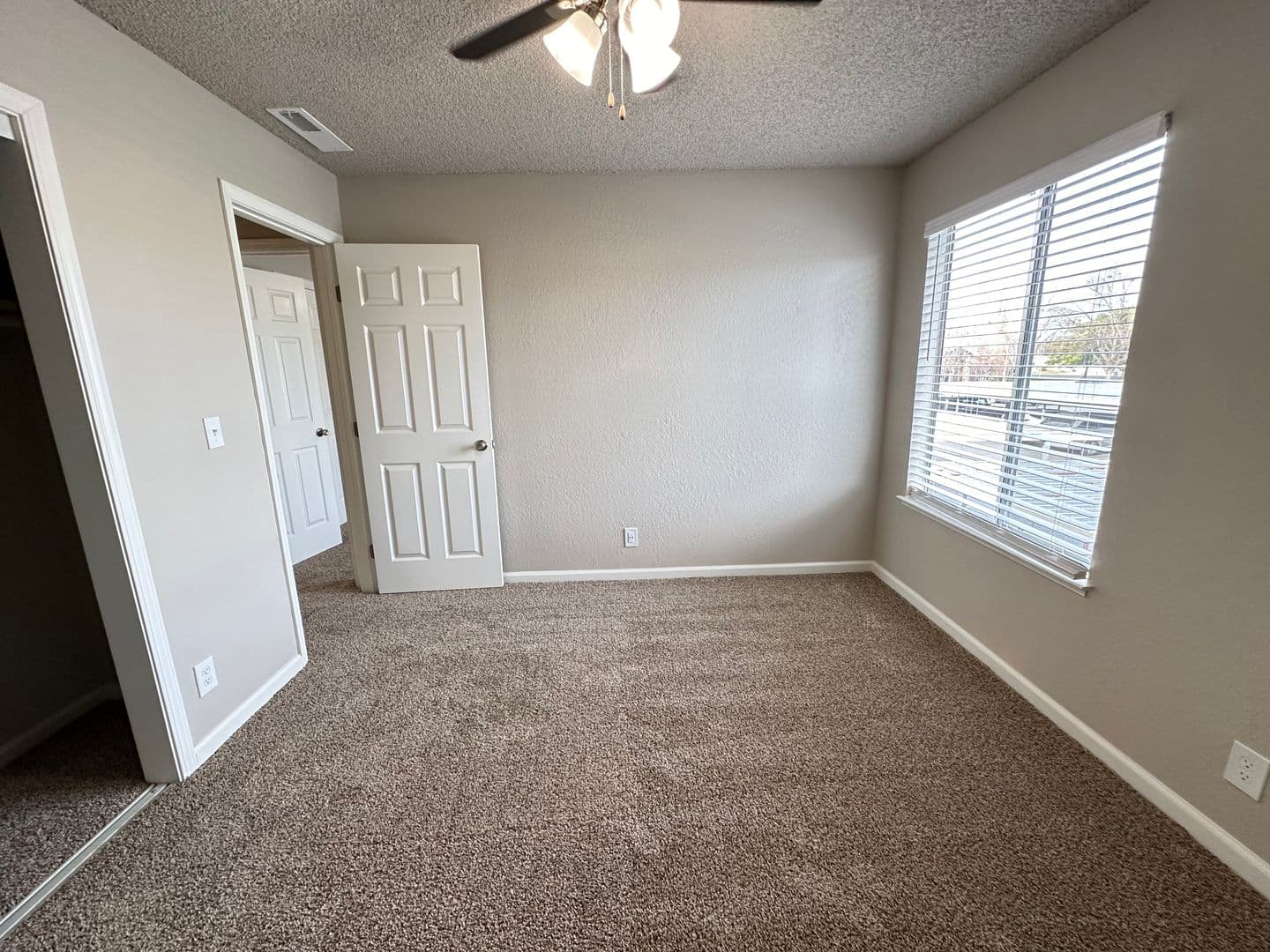 Clovis Apartment: 400 West Gettysburg Avenue