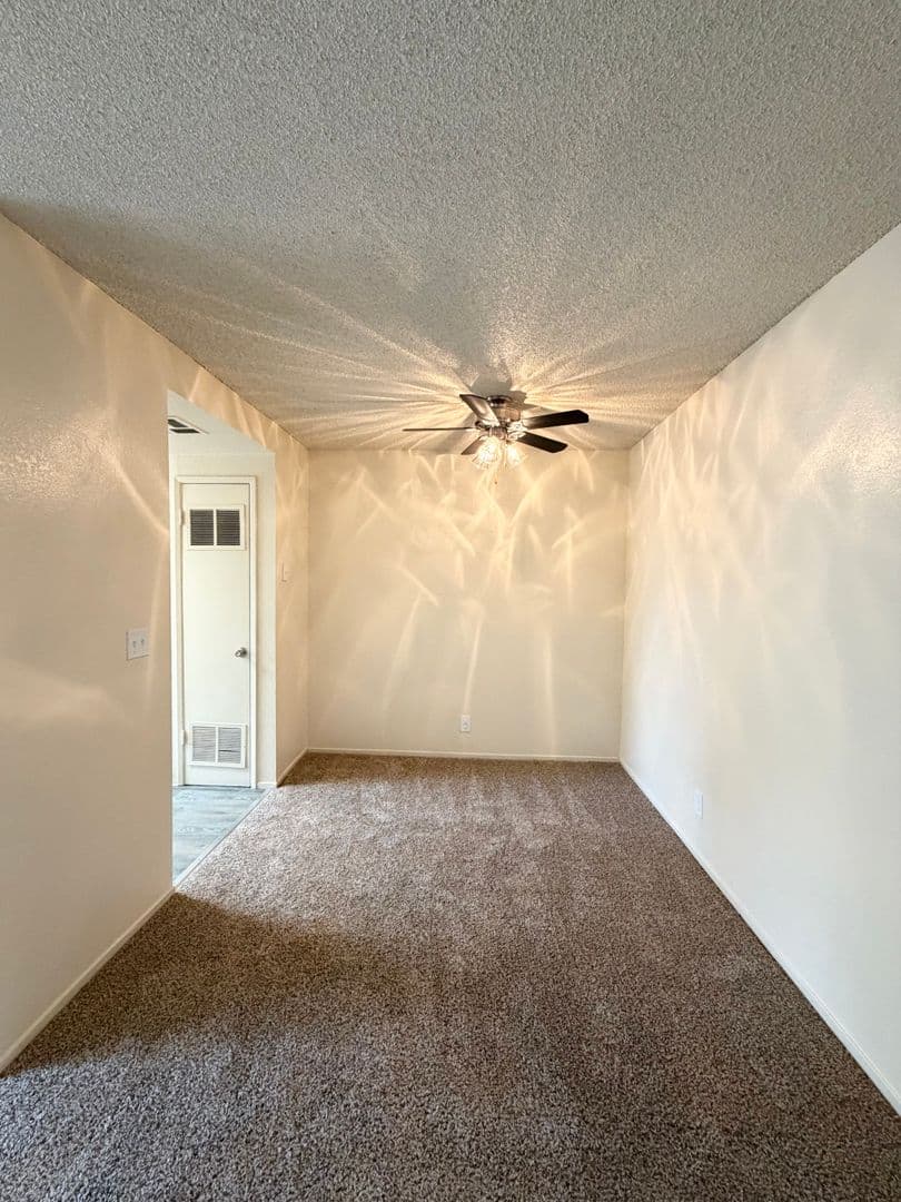 Clovis Apartment: 400 West Gettysburg Avenue
