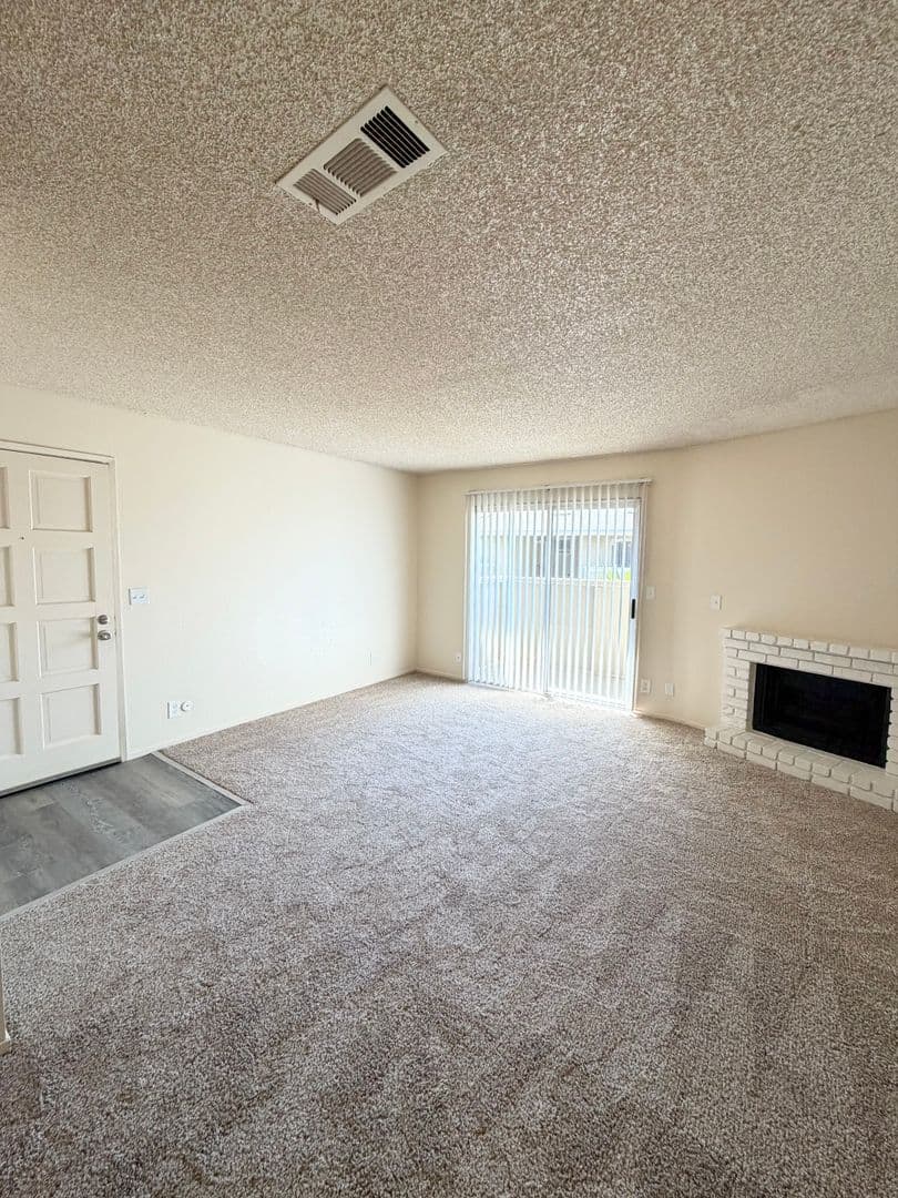 Clovis Apartment: 400 West Gettysburg Avenue