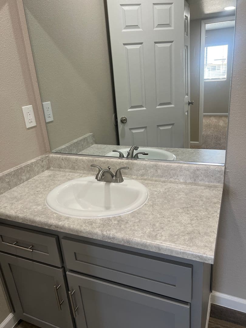 Reedley Apartment: 683 North Haney Avenue