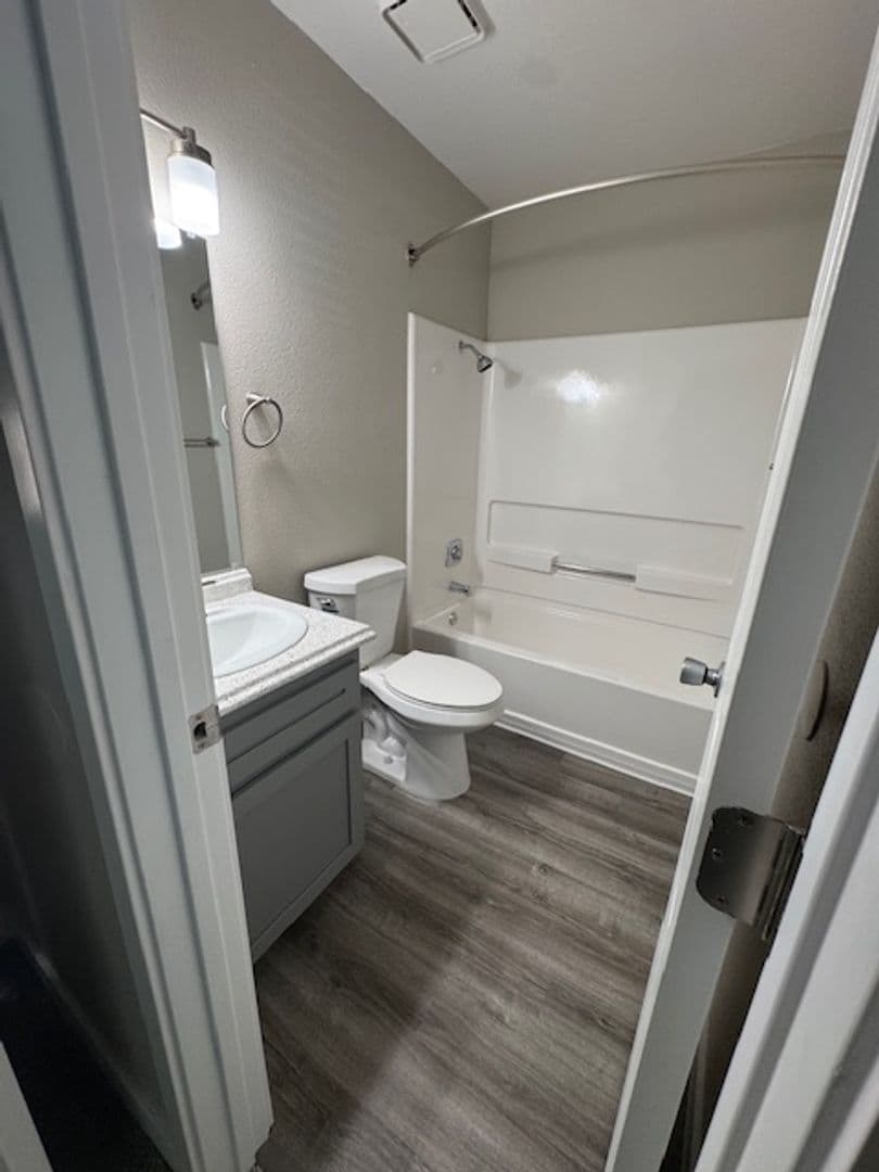 Woodland Apartment: 1180 Matmor Road