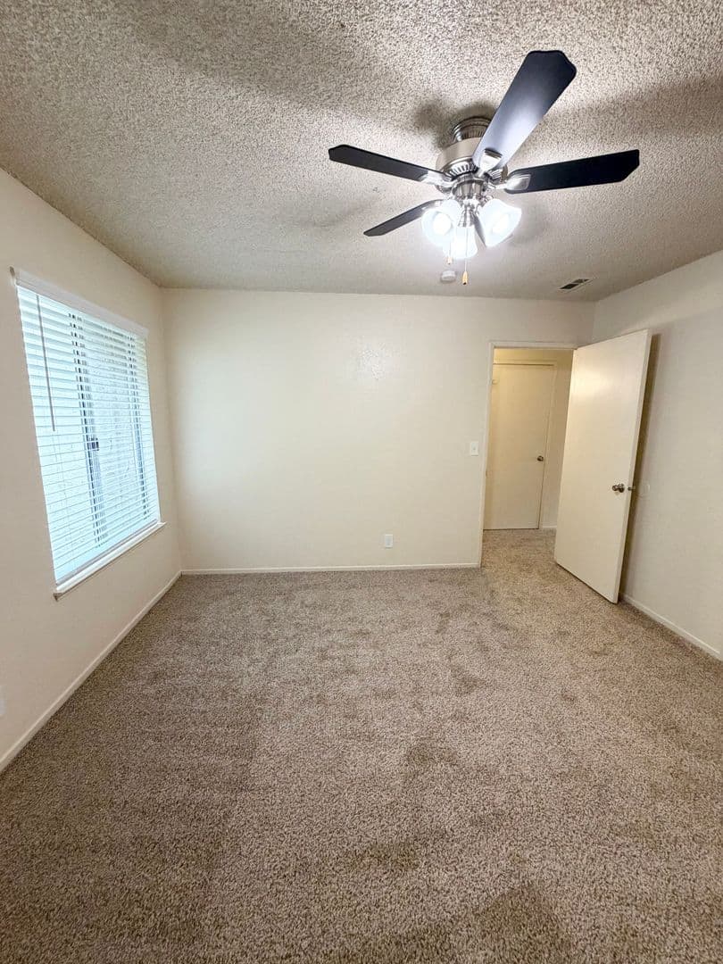 Clovis Apartment: 400 West Gettysburg Avenue