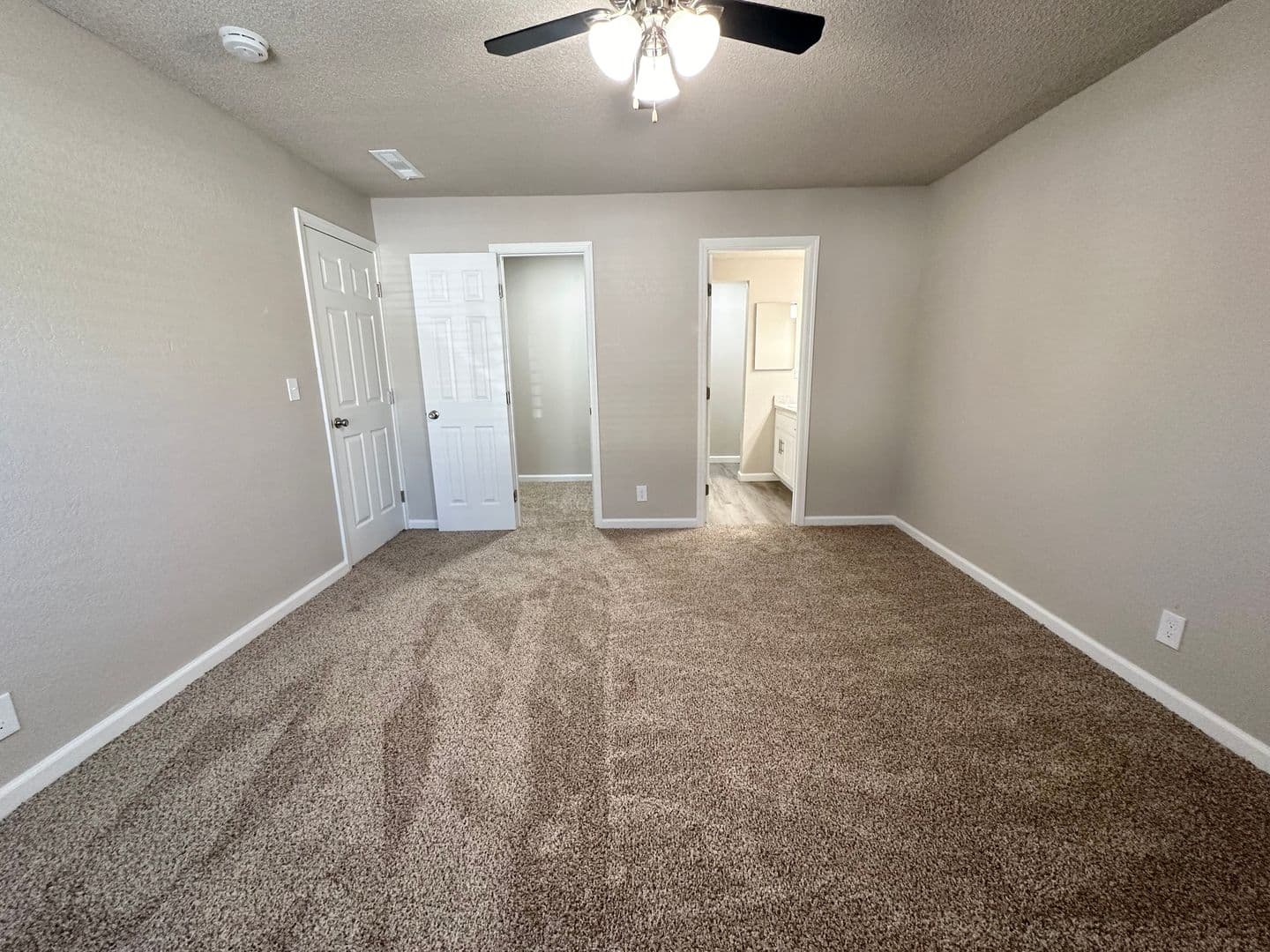 Clovis Apartment: 400 West Gettysburg Avenue