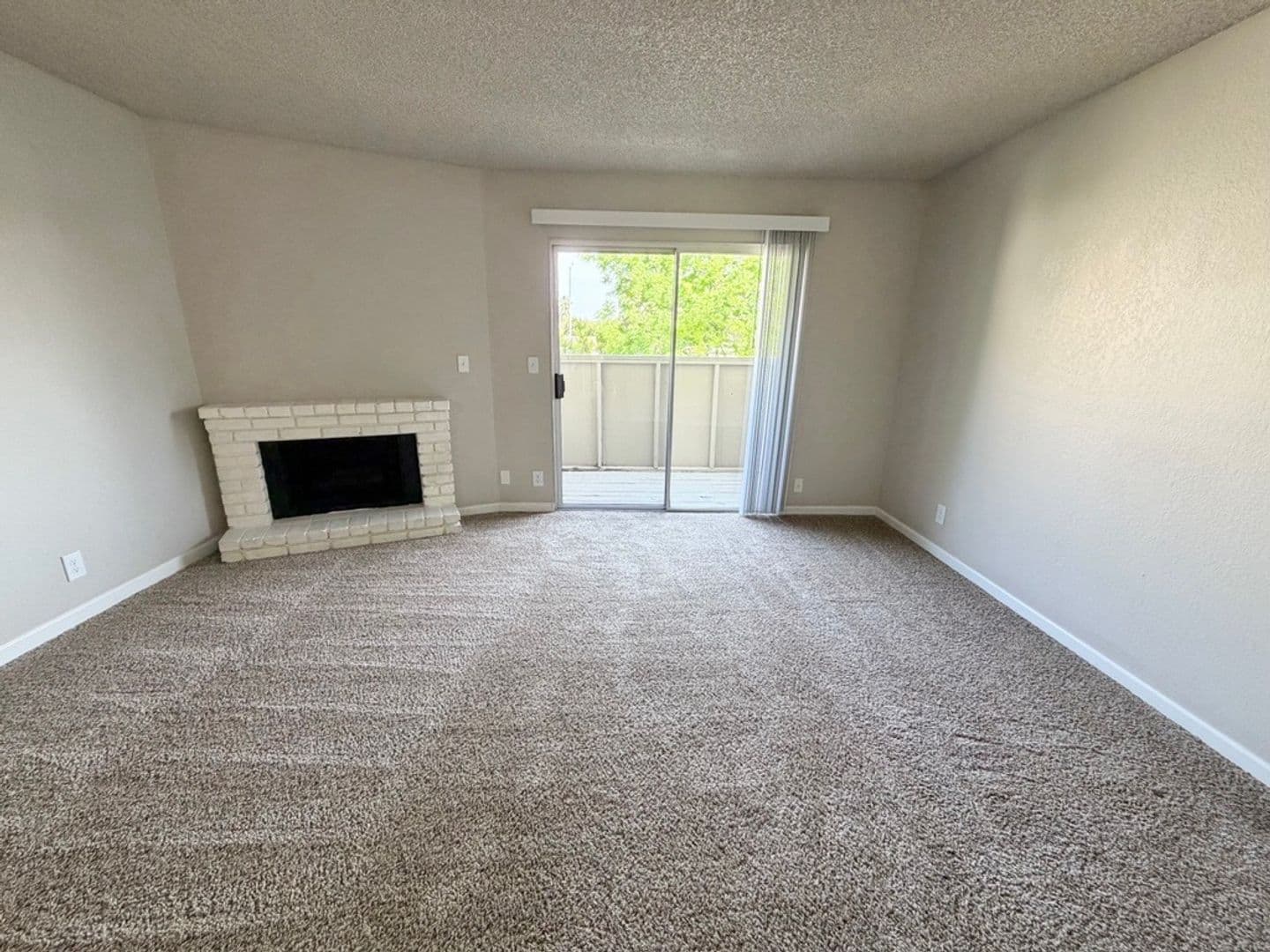 Clovis Apartment: 400 West Gettysburg Avenue