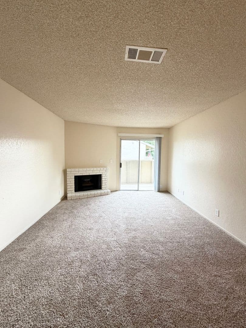 Clovis Apartment: 400 West Gettysburg Avenue
