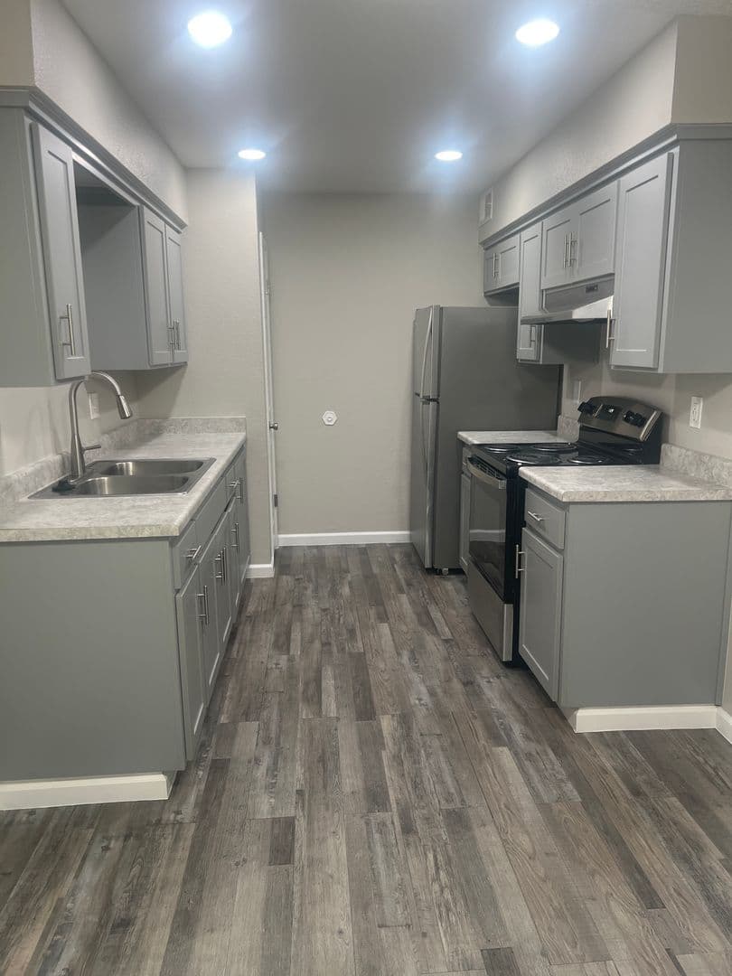 Reedley Apartment: 683 North Haney Avenue