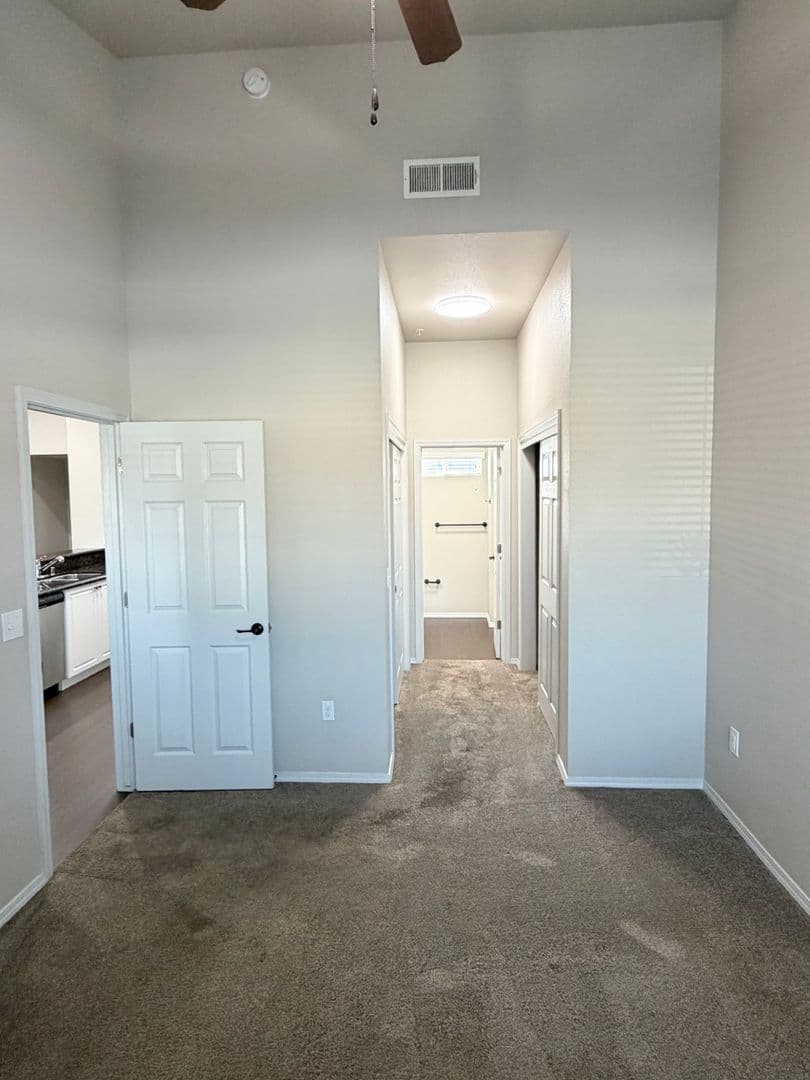 Clovis Apartment: 2627 Ashlan Avenue