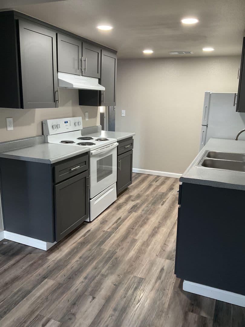 Visalia Apartment: 2901 East Stewart Ave