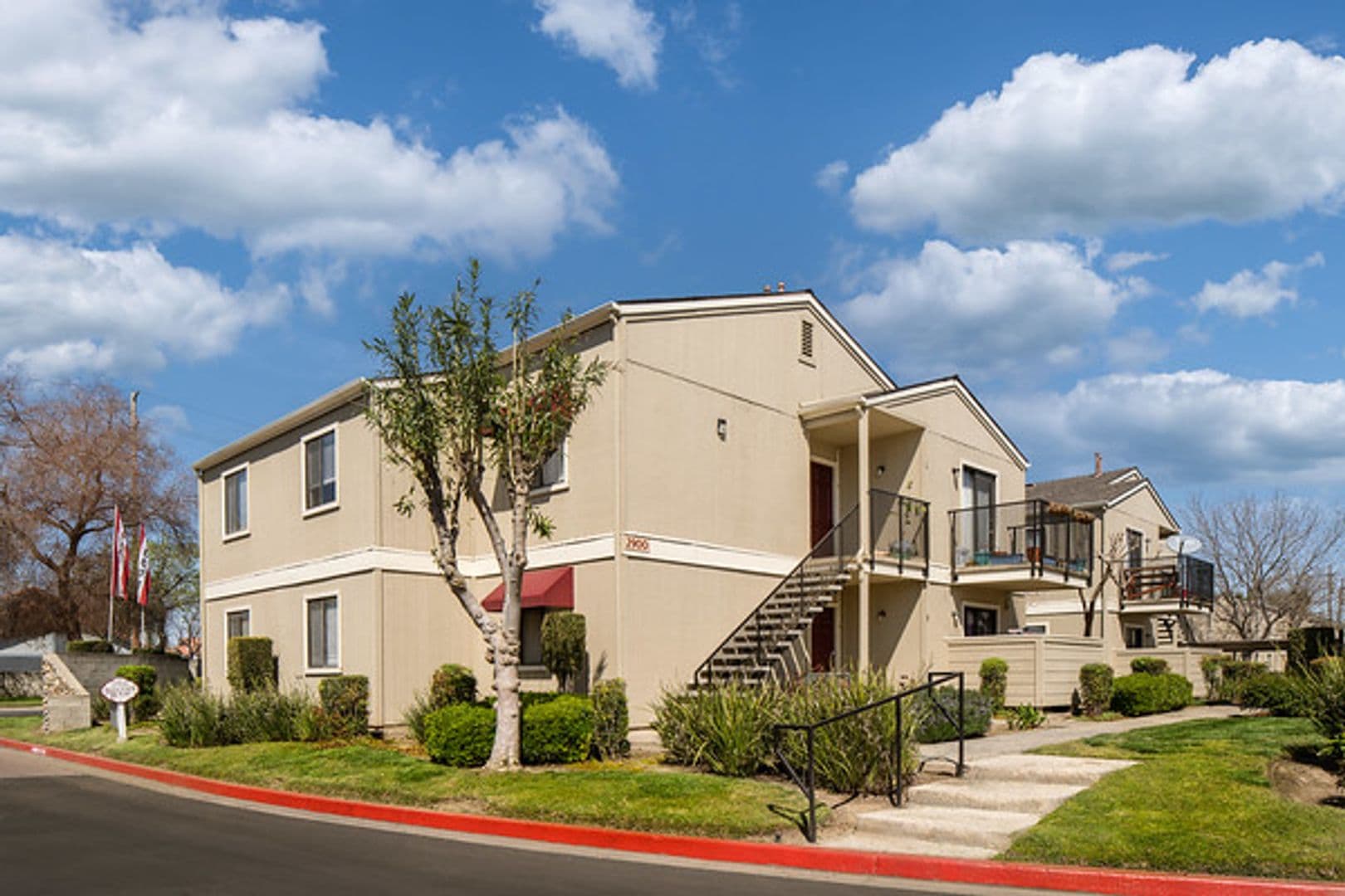 Visalia Apartment: 2901 East Stewart Ave