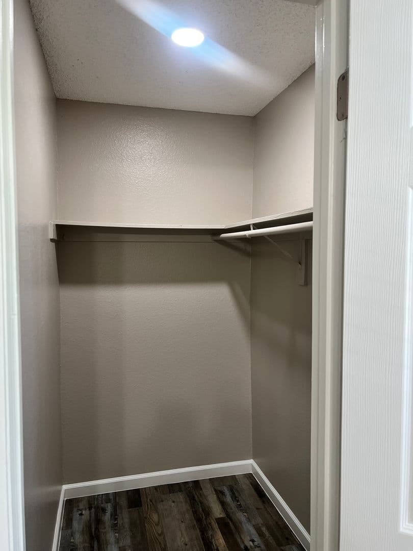 Reedley Apartment: 683 North Haney Avenue