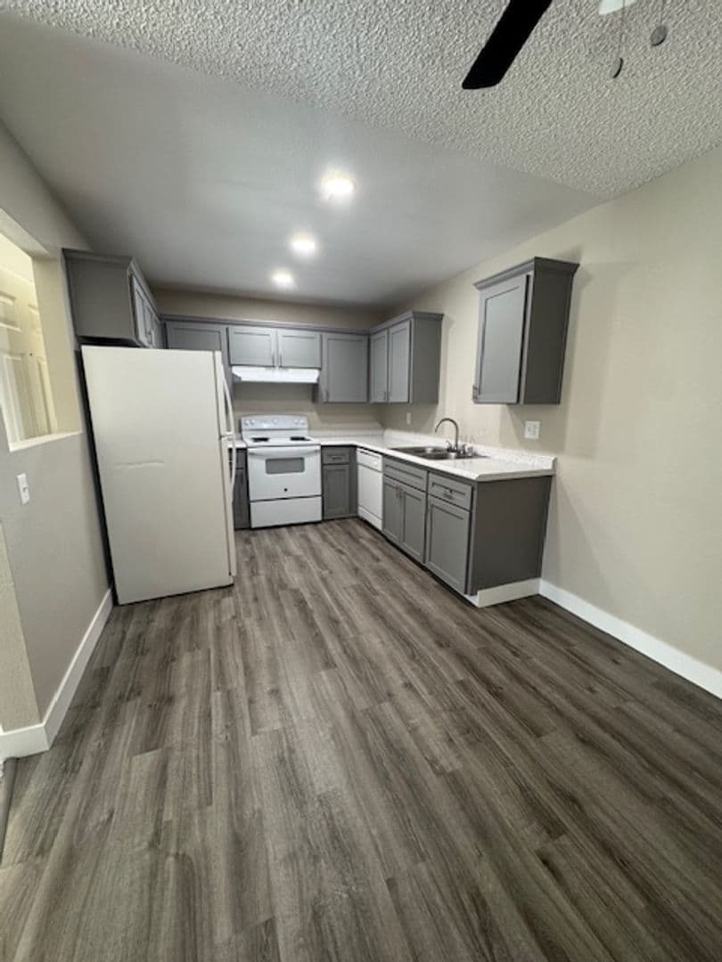 Woodland Apartment: 1180 Matmor Road