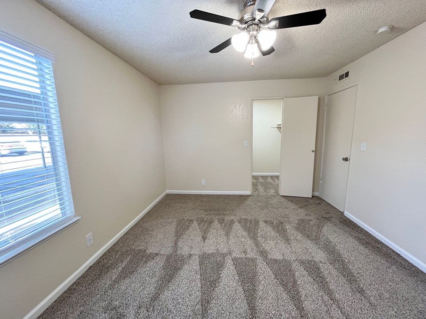 Clovis Apartment: 400 West Gettysburg Avenue