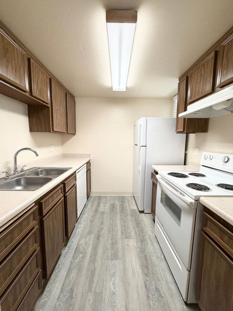 Clovis Apartment: 400 West Gettysburg Avenue