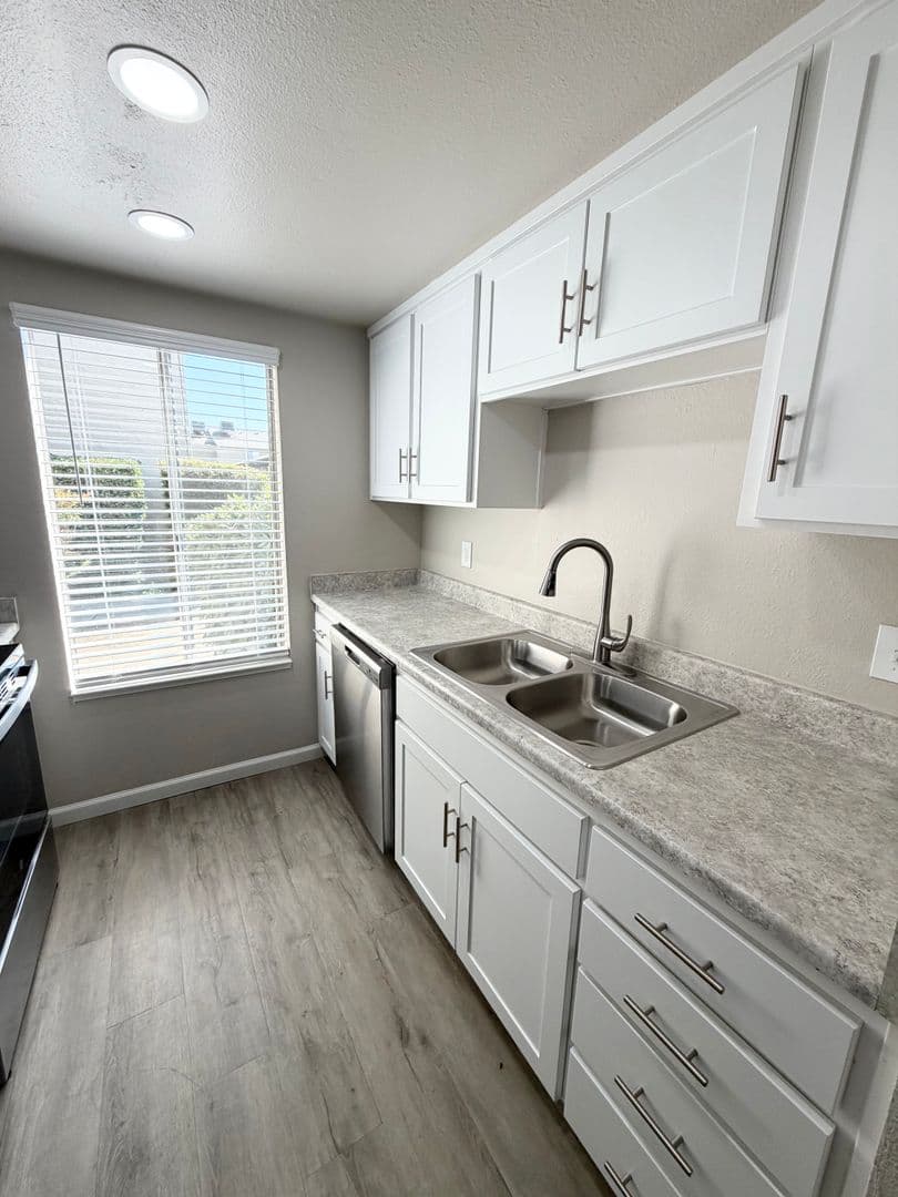 Clovis Apartment: 400 West Gettysburg Avenue