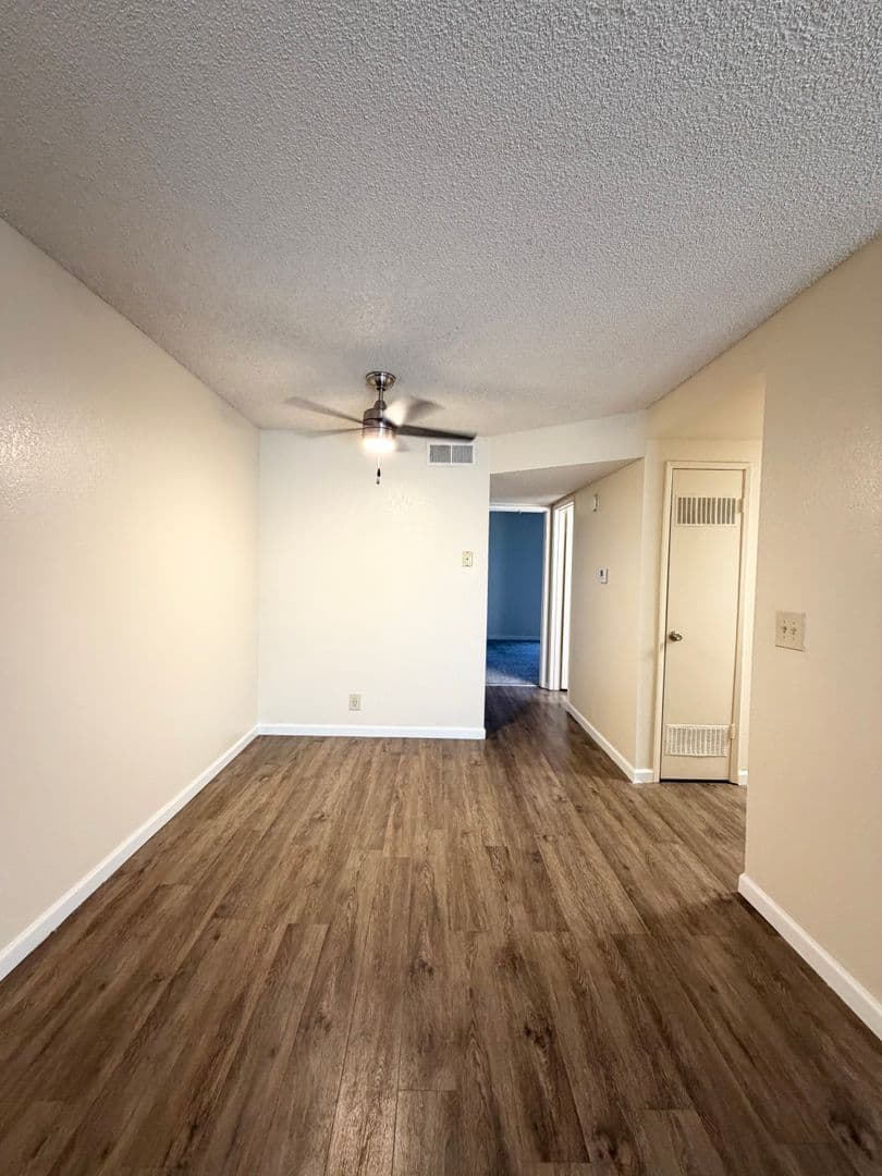 Clovis Apartment: 400 West Gettysburg Avenue