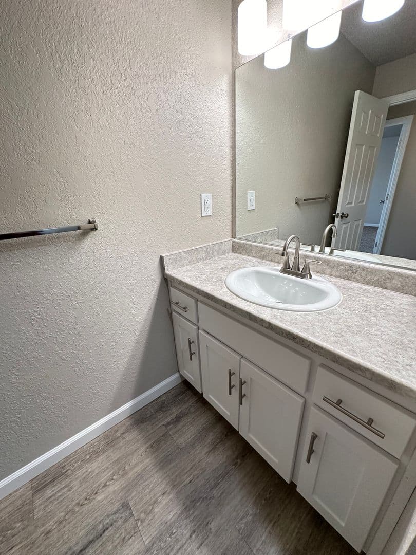 Clovis Apartment: 400 West Gettysburg Avenue