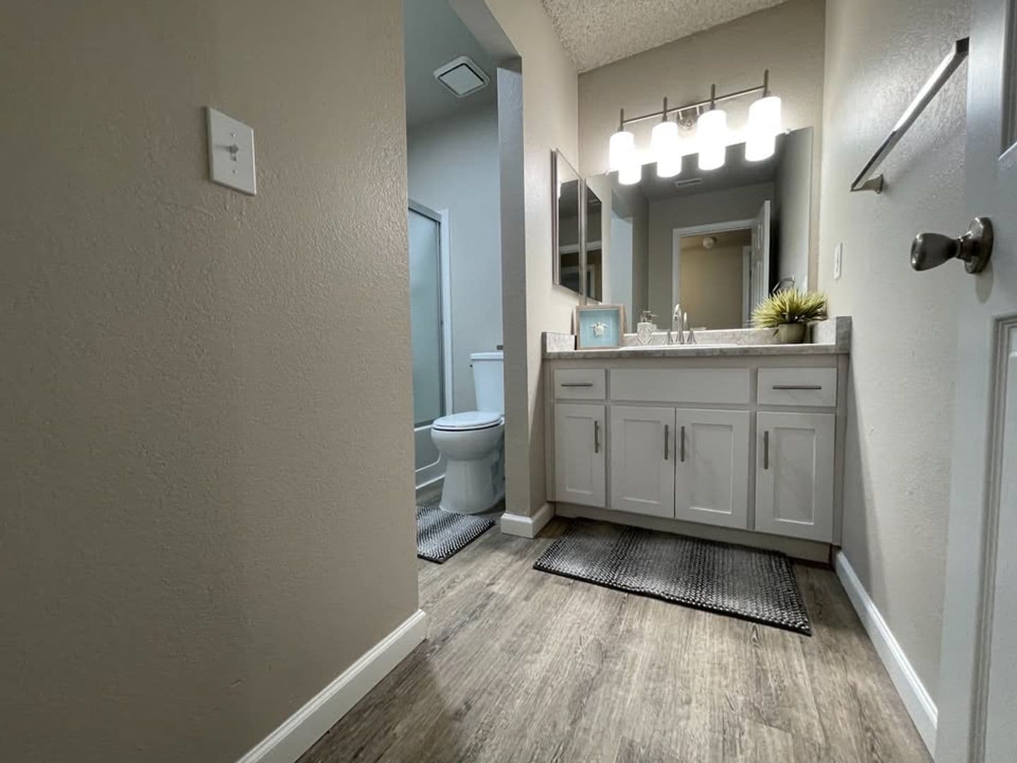 Clovis Apartment: 400 West Gettysburg Avenue