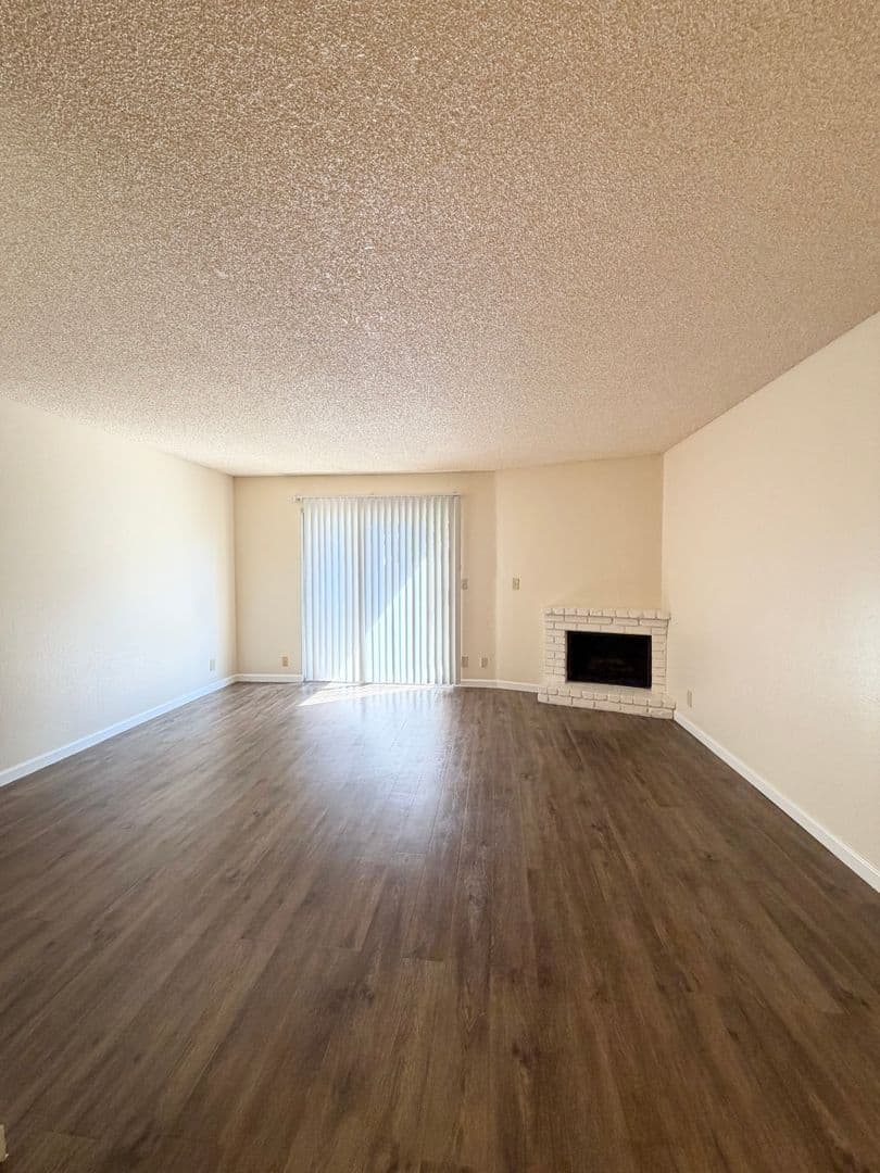 Clovis Apartment: 400 West Gettysburg Avenue