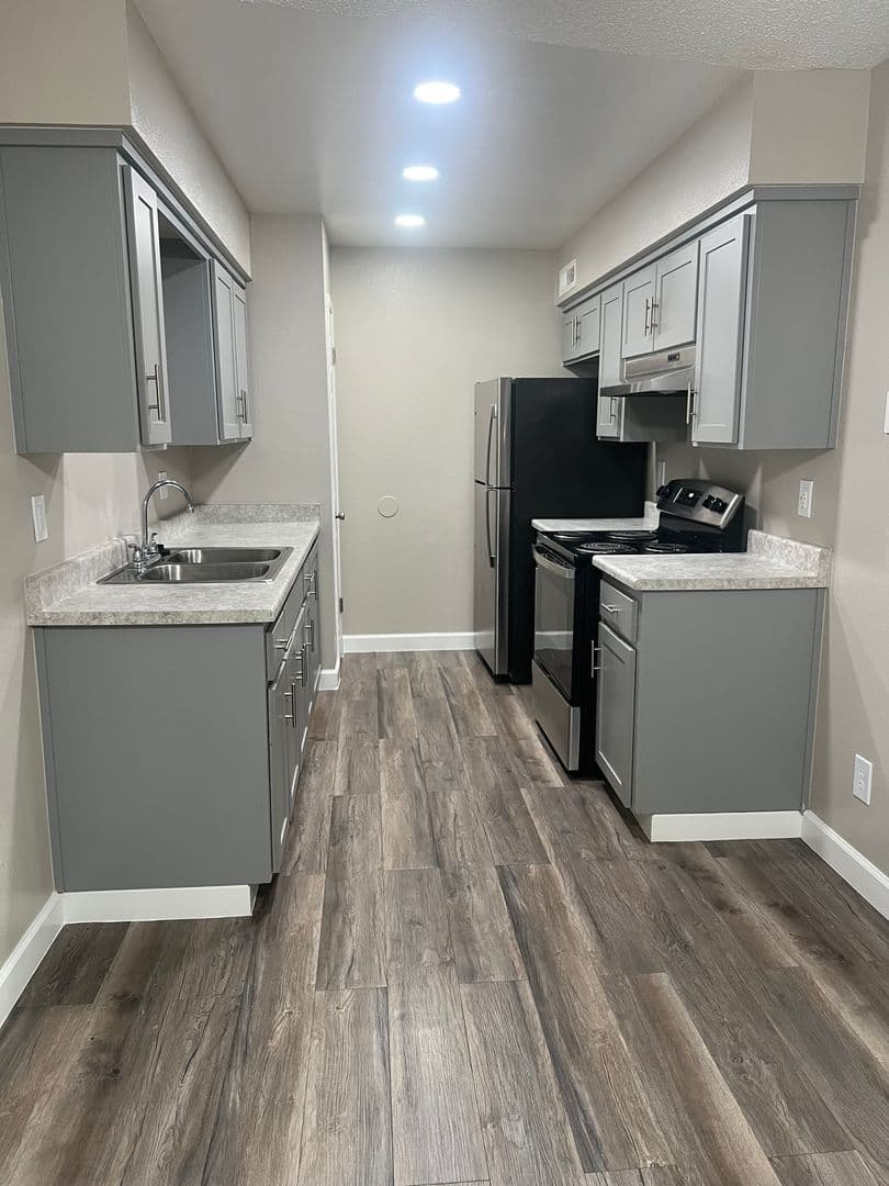 Reedley Apartment: 683 North Haney Avenue