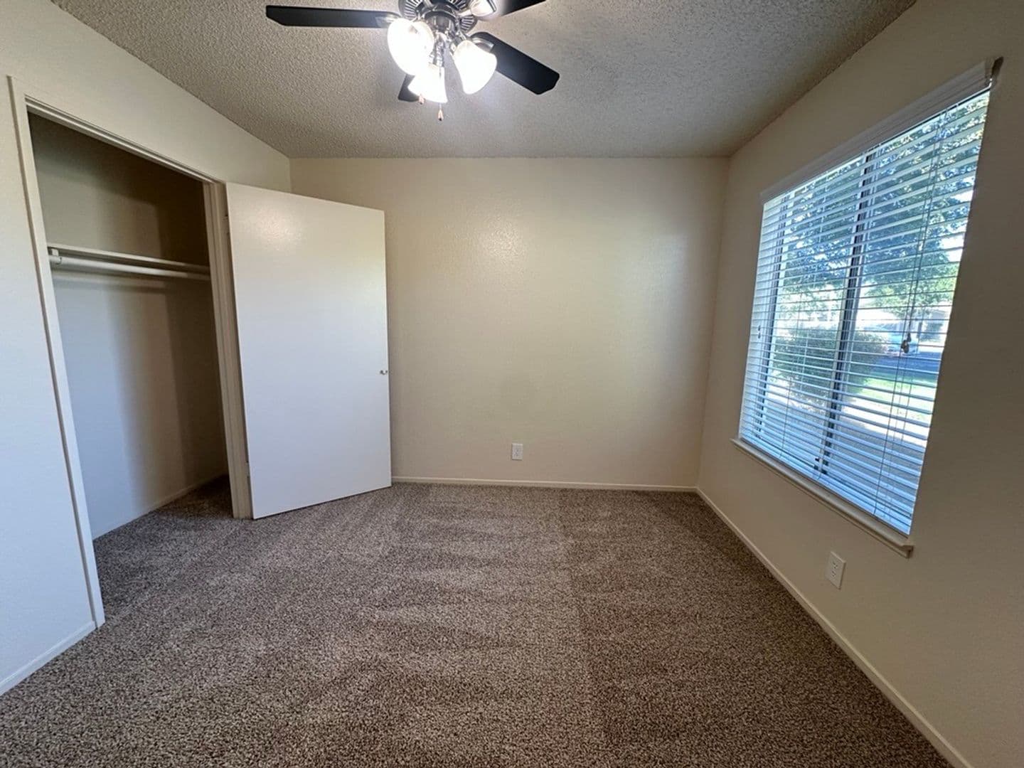 Clovis Apartment: 400 West Gettysburg Avenue