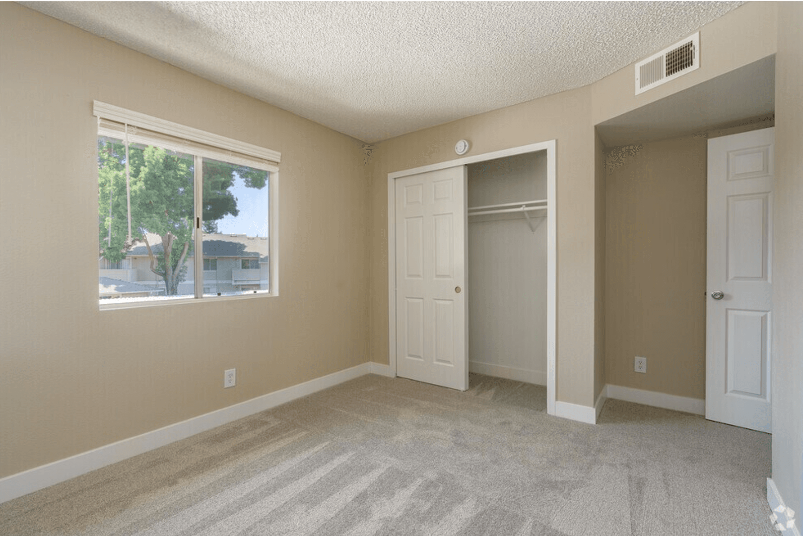 Woodland Apartment: 1180 Matmor Road