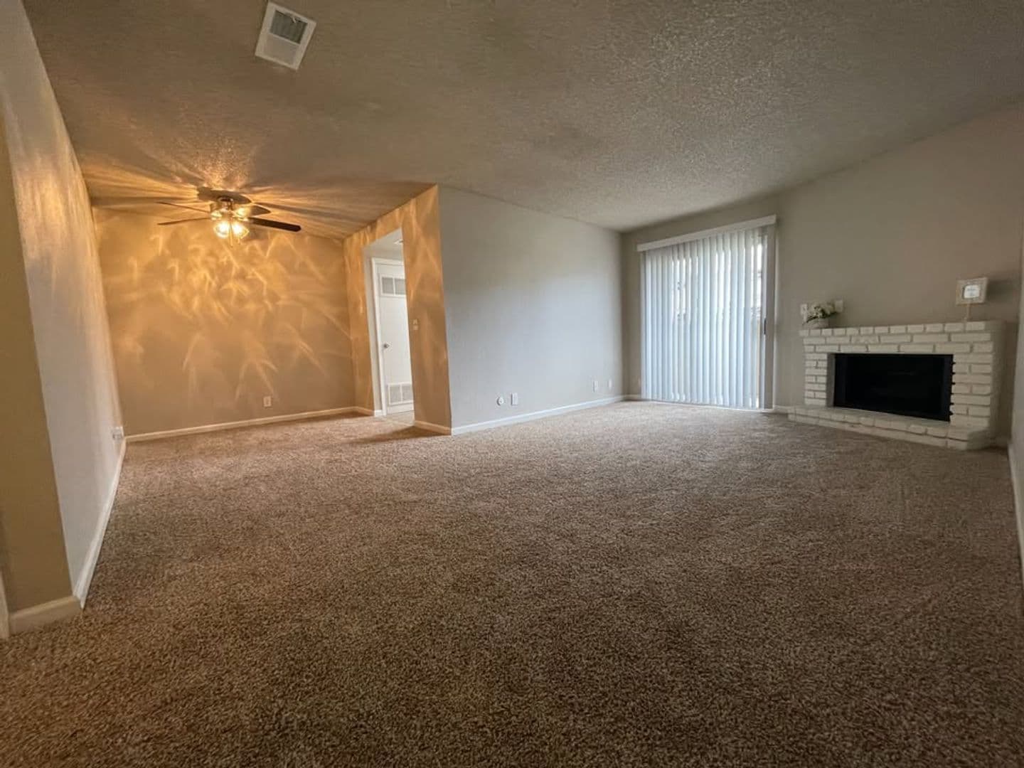 Clovis Apartment: 400 West Gettysburg Avenue