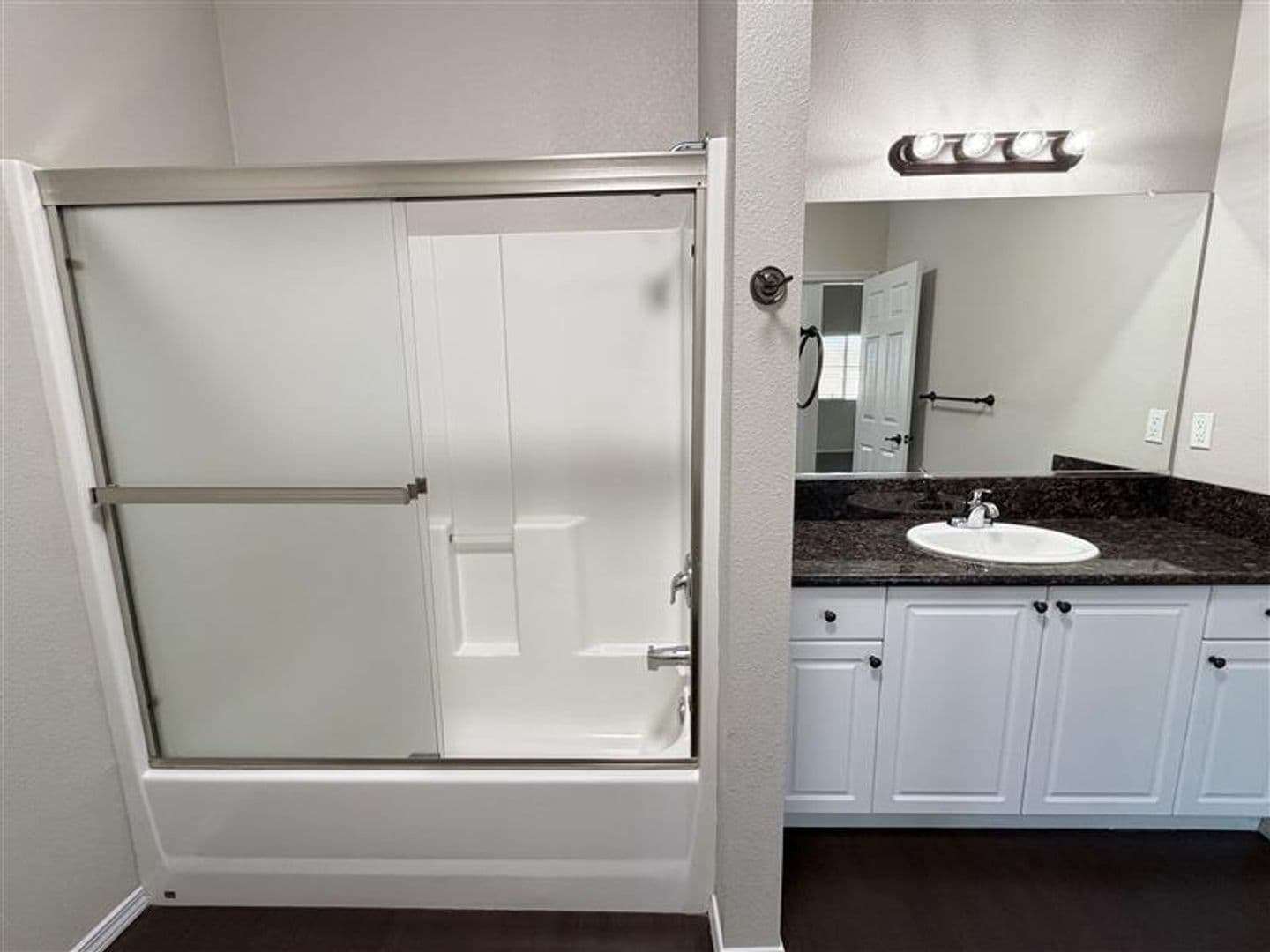 Clovis Apartment: 2627 Ashlan Avenue