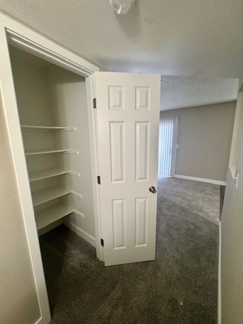 Woodland Apartment: 1180 Matmor Road