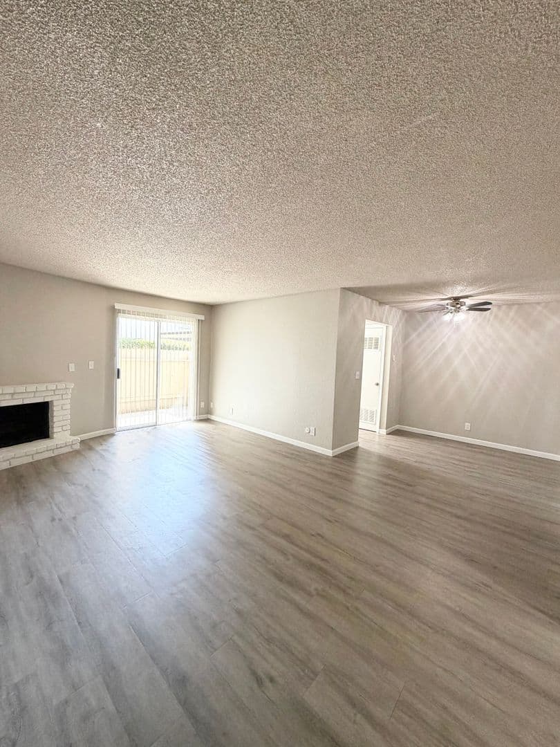 Clovis Apartment: 400 West Gettysburg Avenue