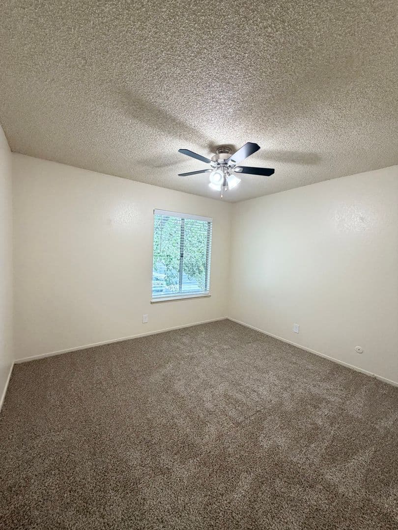 Clovis Apartment: 400 West Gettysburg Avenue