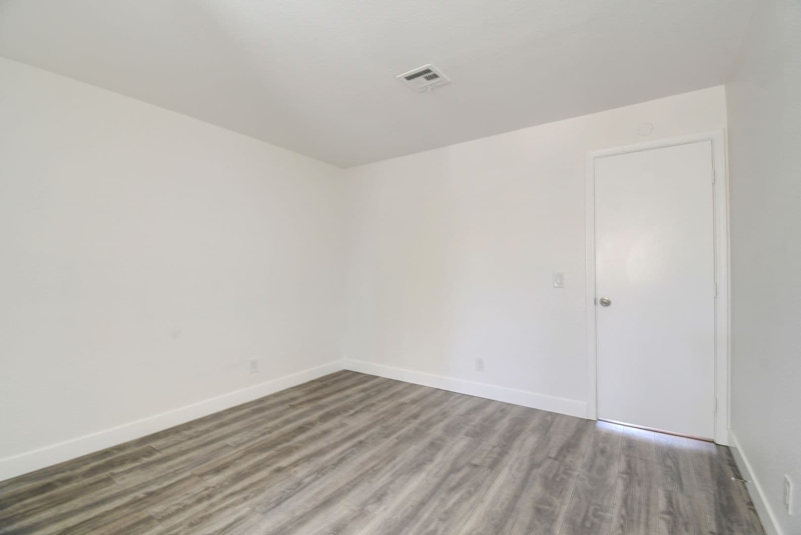 LAS VEGAS Condo: 6867 TAMARUS ST