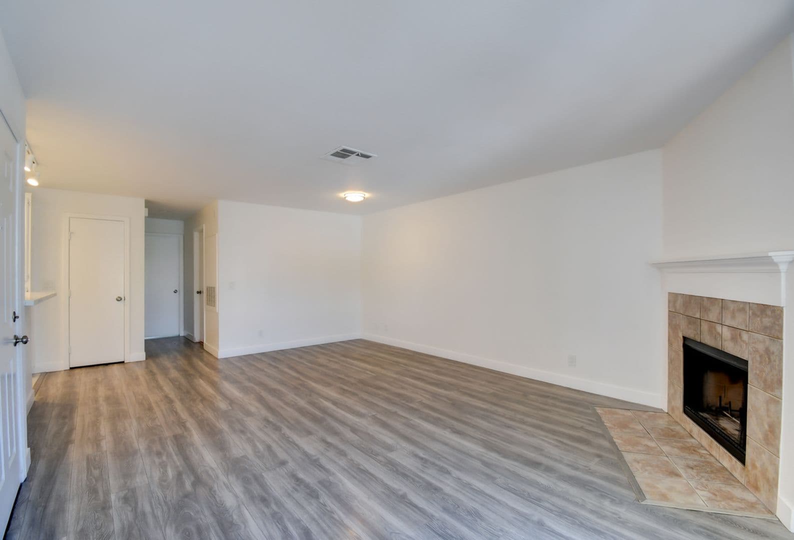 LAS VEGAS Condo: 6867 TAMARUS ST