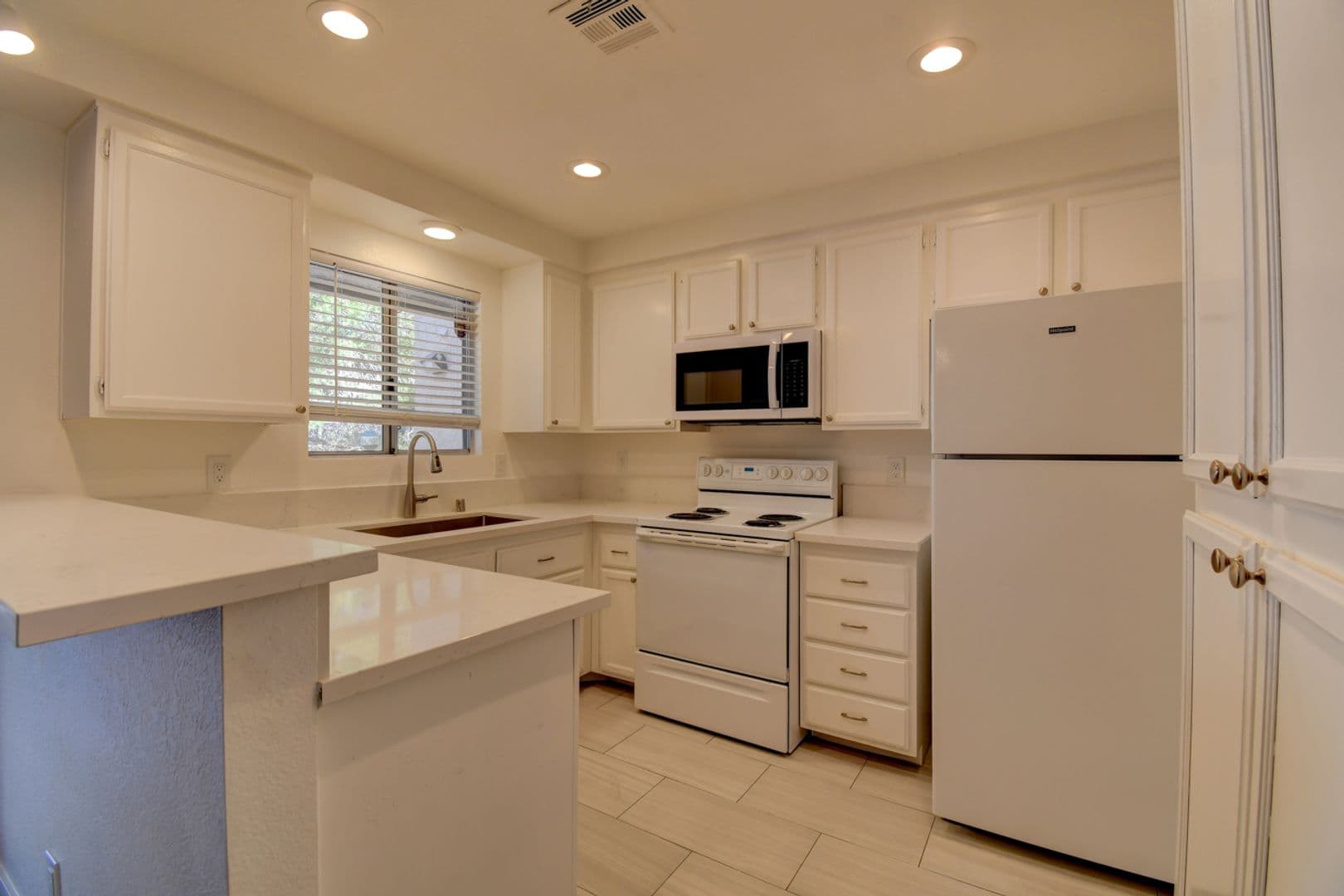 LAS VEGAS Condo: 6867 TAMARUS ST