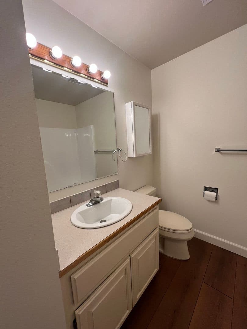 Bend Apartment: 1095 NE Hidden Valley Dr.