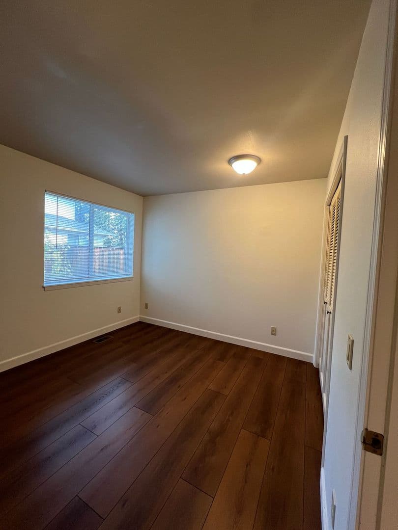 Bend Apartment: 1095 NE Hidden Valley Dr.