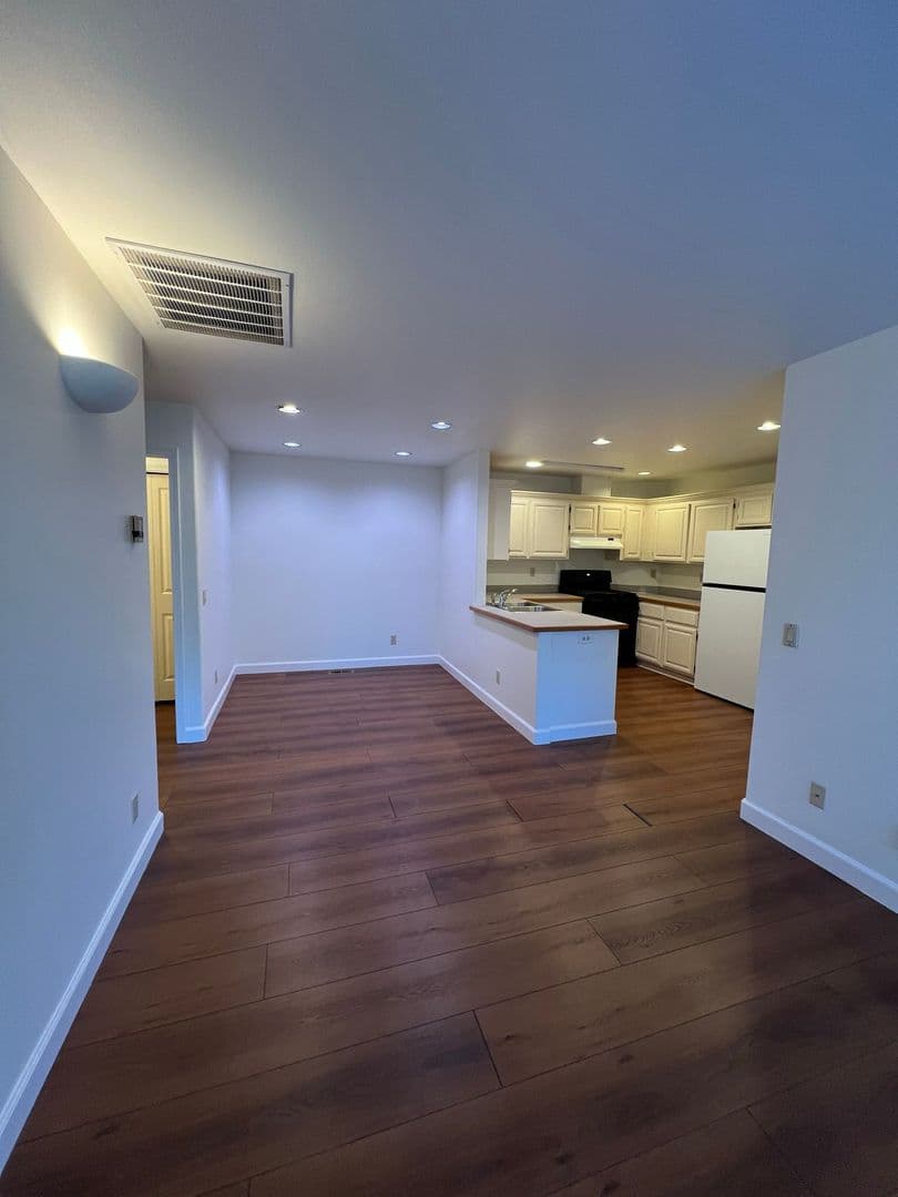 Bend Apartment: 1095 NE Hidden Valley Dr.