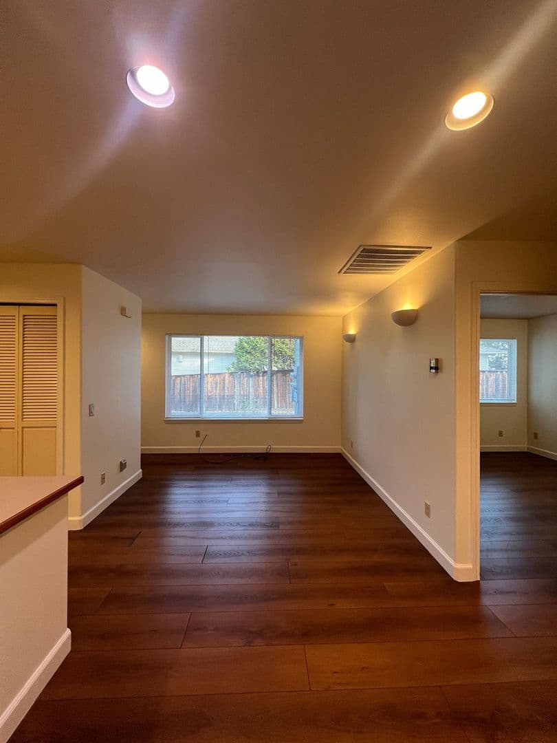 Bend Apartment: 1095 NE Hidden Valley Dr.