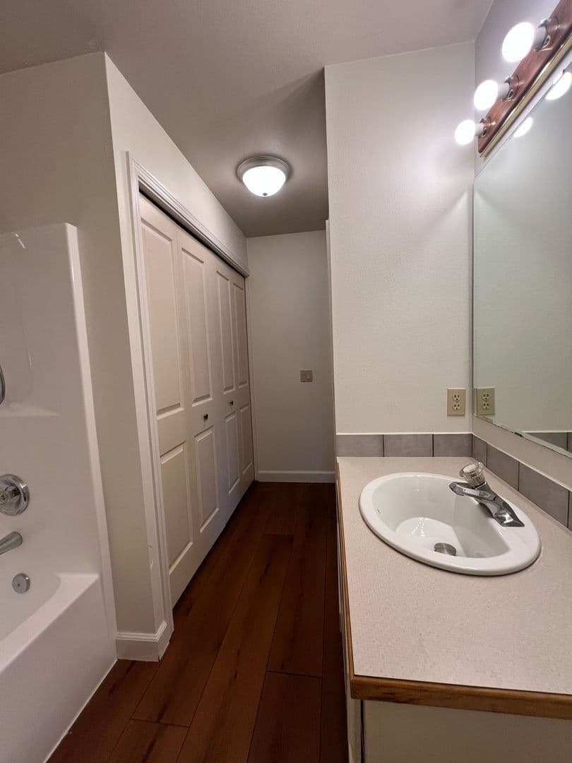 Bend Apartment: 1095 NE Hidden Valley Dr.