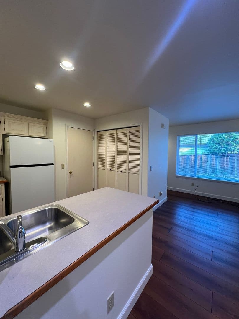 Bend Apartment: 1095 NE Hidden Valley Dr.