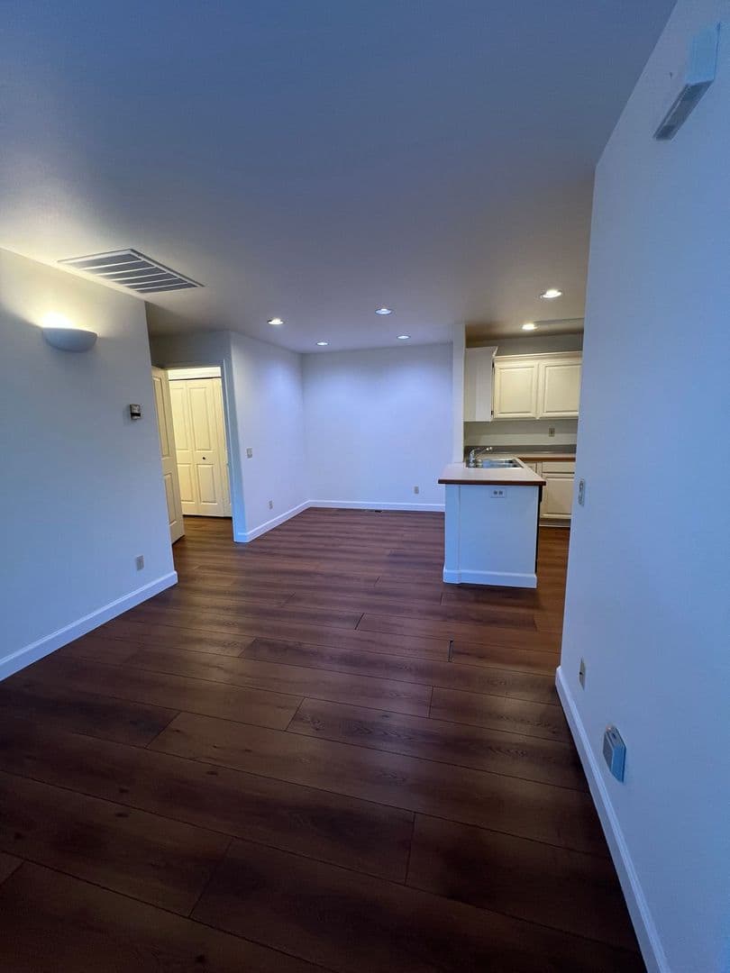Bend Apartment: 1095 NE Hidden Valley Dr.
